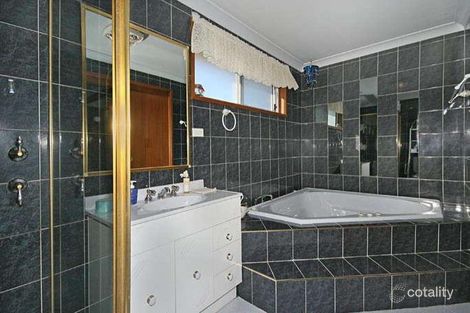 Property photo of 19 Camellia Circle Woy Woy NSW 2256