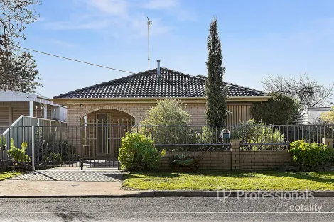 8 DUNDAS RD, MARYBOROUGH, VIC 3465