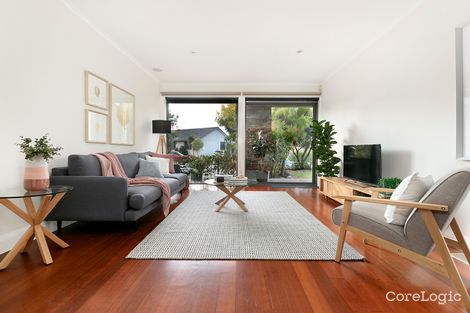 Property photo of 21 Shannon Crescent Watsonia VIC 3087