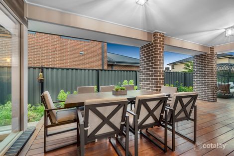 Property photo of 33 Emblem Way Craigieburn VIC 3064