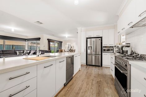 Property photo of 33 Emblem Way Craigieburn VIC 3064