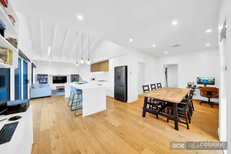 2/21 Heffernan St, Laverton, VIC 3028