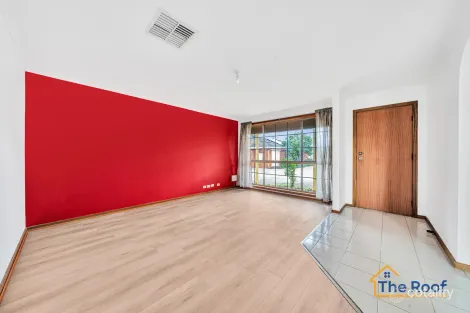 2/2 Gentzen Dr, Wyndham Vale, VIC 3024