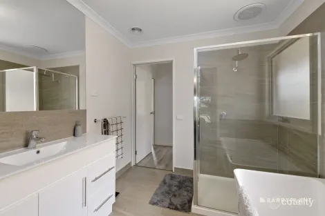 Property photo of 12 Bluegrass Crescent Pakenham VIC 3810
