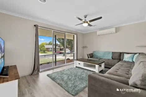 Property photo of 12 Bluegrass Crescent Pakenham VIC 3810