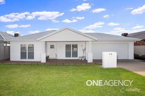 19 Dallas Ave, Gobbagombalin, NSW 2650