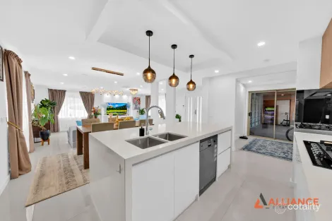 Property photo of 28 Milford Court Meadow Heights VIC 3048