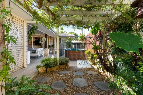Property photo of 3 Cedarview Place Wellington Point QLD 4160