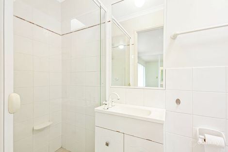 Property photo of 2/12 Rosina Street Kangaroo Point QLD 4169
