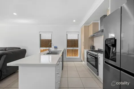 Property photo of 44 Hilltop Circuit Pallara QLD 4110
