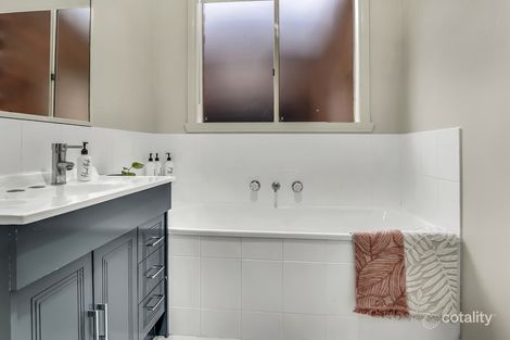 Property photo of 17 Creswick Court Roxburgh Park VIC 3064