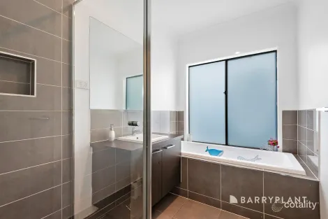 Property photo of 47 Tantallon Boulevard Beaconsfield VIC 3807