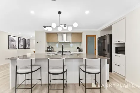 Property photo of 14 Quintino Walk Clyde North VIC 3978