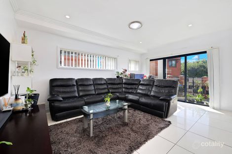 Property photo of 8/18 Holland Crescent Casula NSW 2170