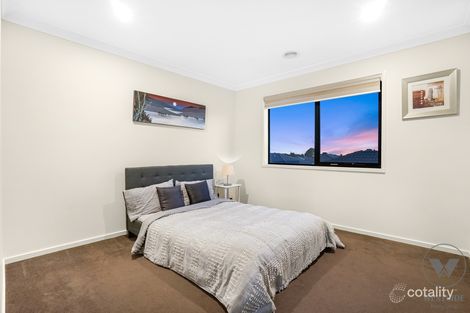 Property photo of 22 Goldsworthy Drive Fraser Rise VIC 3336