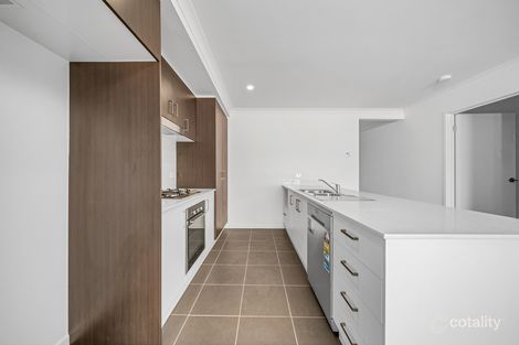 Property photo of 18 Merlot Way Clyde North VIC 3978