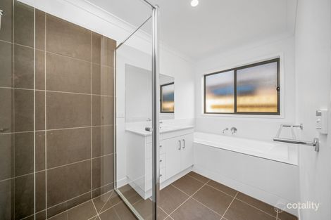 Property photo of 18 Merlot Way Clyde North VIC 3978