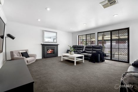 Property photo of 2 Huckson Rise Dandenong North VIC 3175
