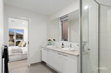 Property photo of 32 Dobell Street Mount Duneed VIC 3217