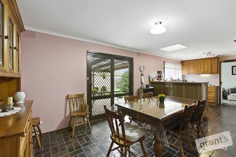 Property photo of 8 Selkirk Court Berwick VIC 3806