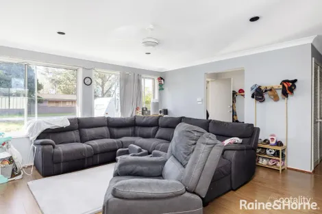 Property photo of 32 Lloyd George Grove Tanilba Bay NSW 2319