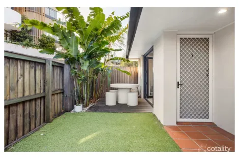 Property photo of 1/10 Twenty First Avenue Palm Beach QLD 4221