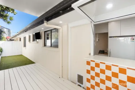 Property photo of 1/10 Twenty First Avenue Palm Beach QLD 4221
