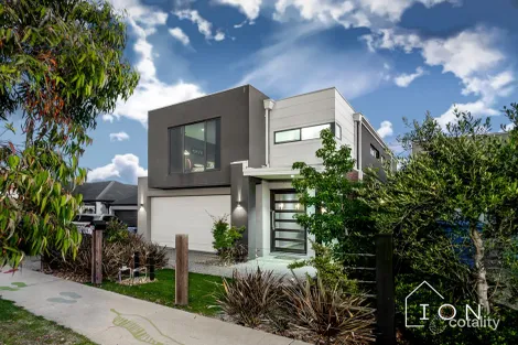 Property photo of 16 Lineham Drive Cranbourne East VIC 3977