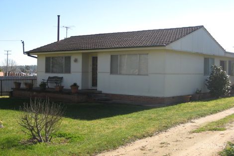 Property photo of 2 Lachlan Close Young NSW 2594