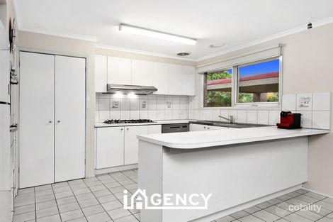 Property photo of 15 Matthew Flinders Avenue Endeavour Hills VIC 3802