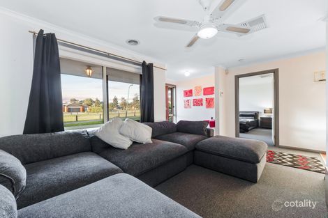 Property photo of 27 Genoa Way Cranbourne West VIC 3977