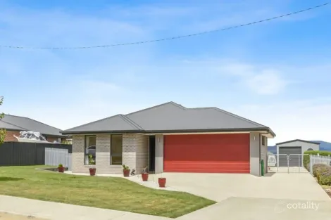 9 Nutt St, Deloraine, TAS 7304