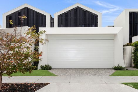 2/2 Magnoli Cct, Palm Beach, QLD 4221