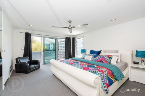 Property photo of 15 Edgewater Place Bulimba QLD 4171