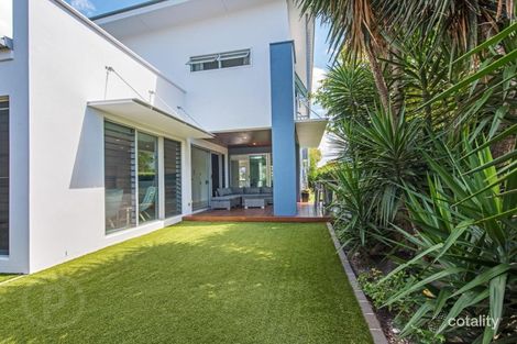 Property photo of 15 Edgewater Place Bulimba QLD 4171