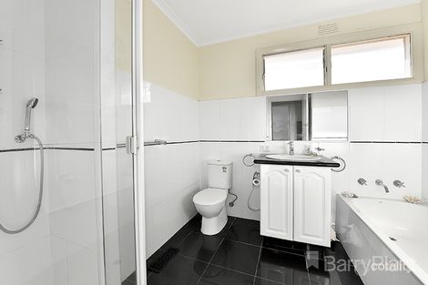 Property photo of 33 Wave Avenue Mount Waverley VIC 3149