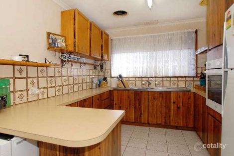 Property photo of 2 David Avenue Cranbourne VIC 3977