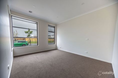 Property photo of 10 Rainwater Drive Lyndhurst VIC 3975