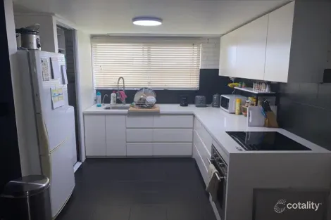 221 Benowa Rd, Benowa, QLD 4217