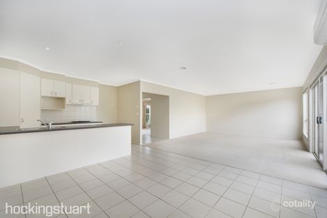 Property photo of 24 St Michaels Place Lake Gardens VIC 3355