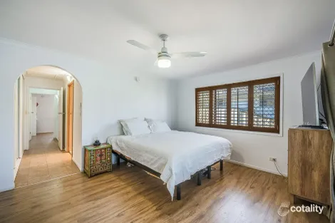 Property photo of 23 Weatherly Avenue Mermaid Waters QLD 4218