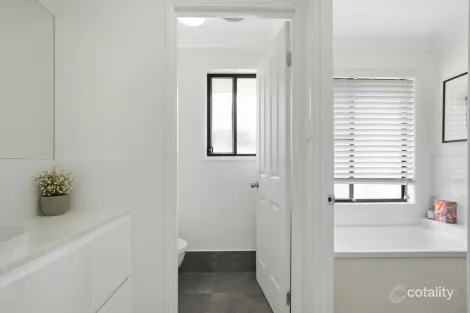 Property photo of 94 Serafina Drive Helensvale QLD 4212