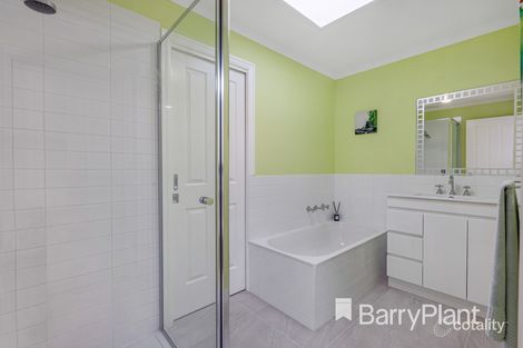 Property photo of 1/59 Greens Road Wyndham Vale VIC 3024