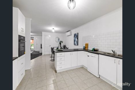 Property photo of 13 Sandon Circuit Forest Hill VIC 3131