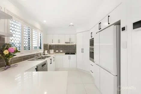Property photo of 2/5 Abalone Avenue Paradise Point QLD 4216