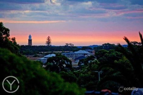 10 Milton Pl, Lake Coogee, WA 6166