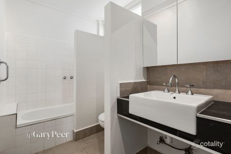 Property photo of 10/46 Orrong Crescent Caulfield North VIC 3161