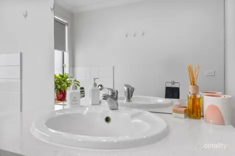 Property photo of 4 Gossamer Way Mickleham VIC 3064