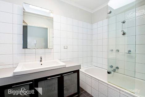 Property photo of 10/43-44 Marine Parade St Kilda VIC 3182