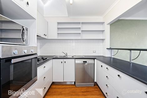 Property photo of 10/43-44 Marine Parade St Kilda VIC 3182